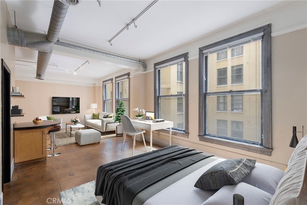 108 W 2nd Street - Photo 0