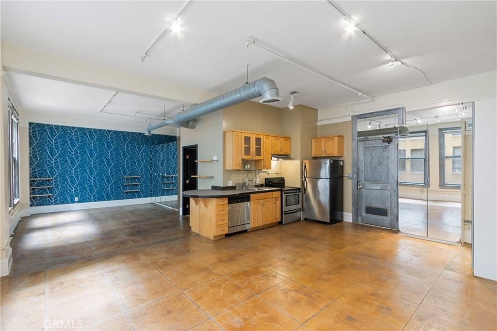 108 W 2nd Street - Photo 7