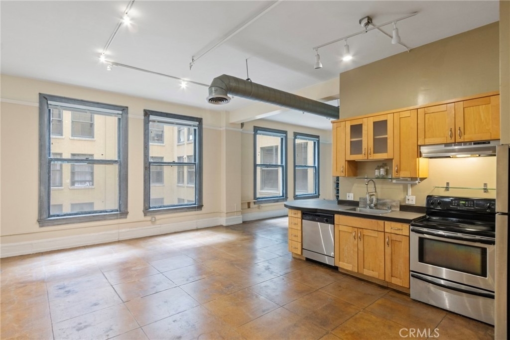 108 W 2nd Street - Photo 5