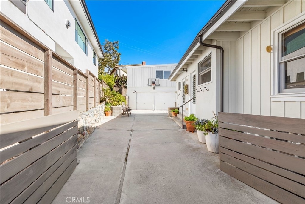 33936 Amber Lantern Street - Photo 3