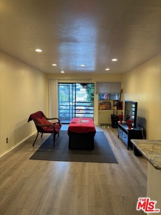1119 Albany Street - Photo 2