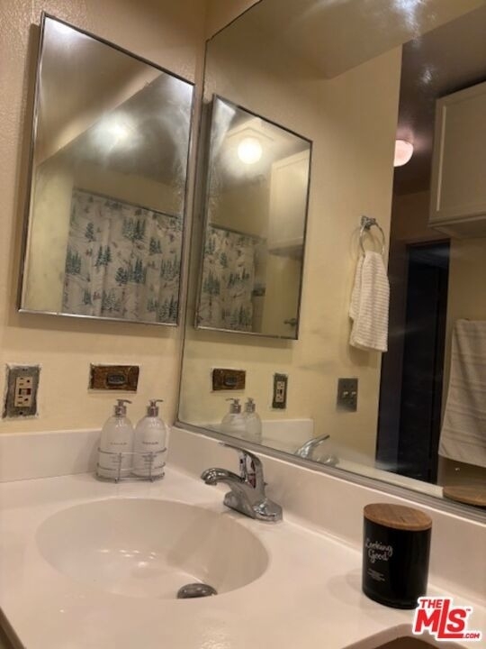 1119 Albany Street - Photo 8