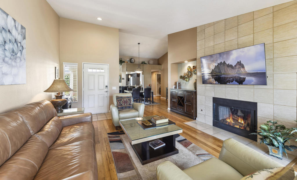 651 Vista Lago Circle N - Photo 2