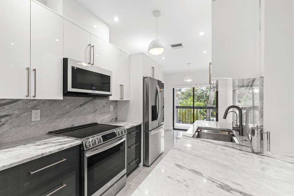 11311 Pond View Drive - Photo 6