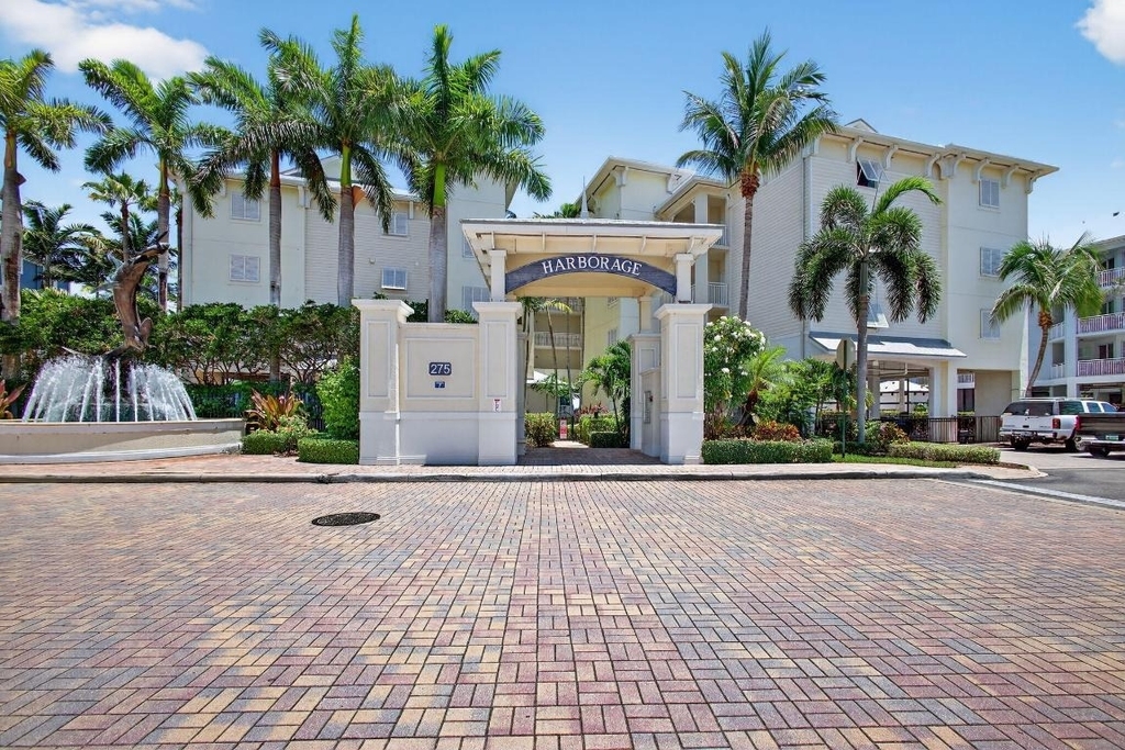 275 Nw Flagler Avenue - Photo 1