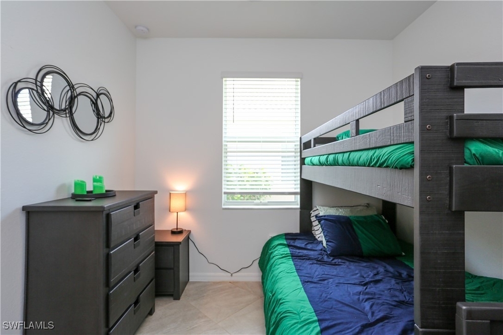 2155 Hamlin Street - Photo 36
