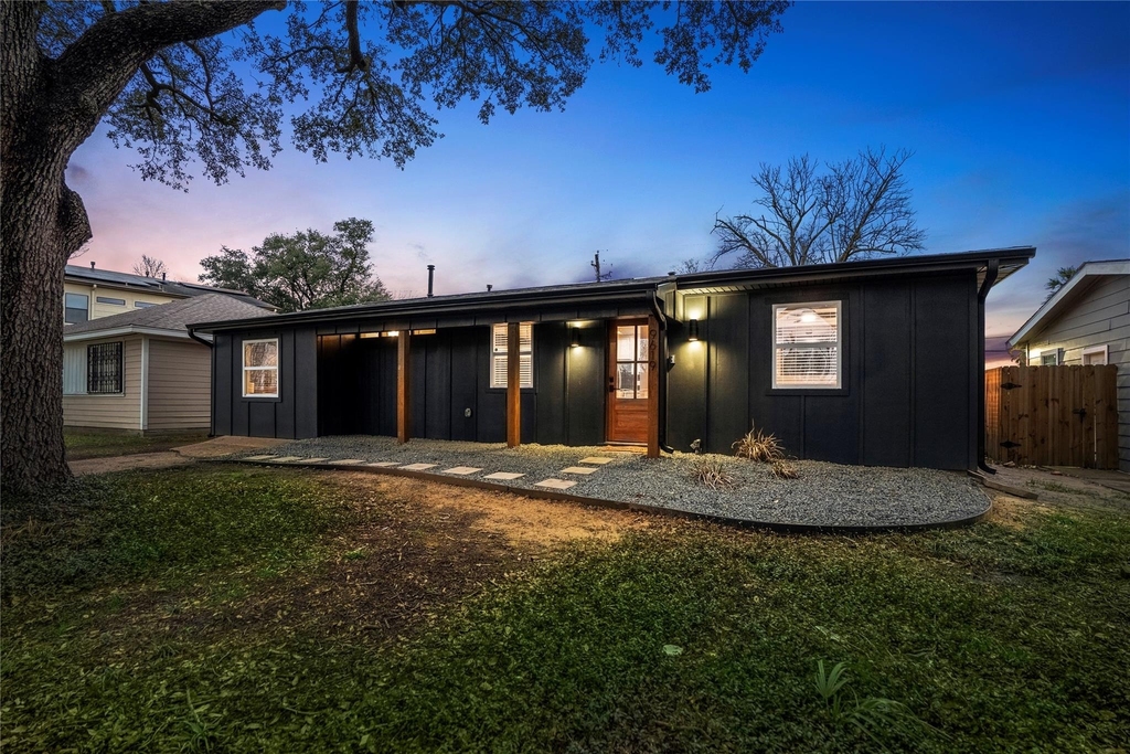 9619 Chatfield Street - Photo 2
