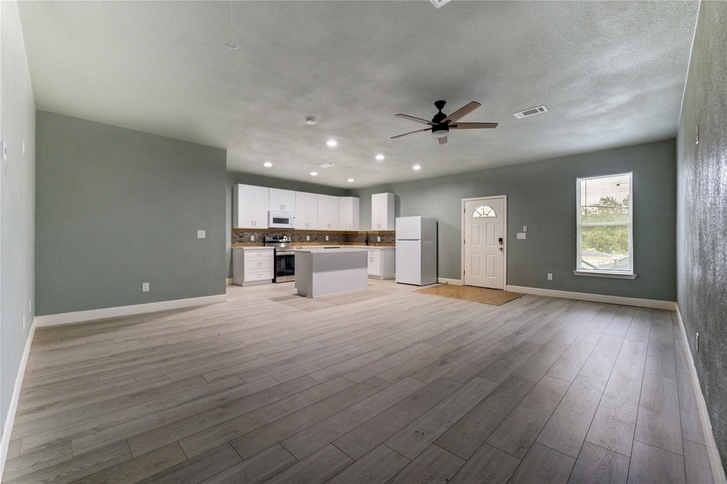 4323 Continental Drive - Photo 4