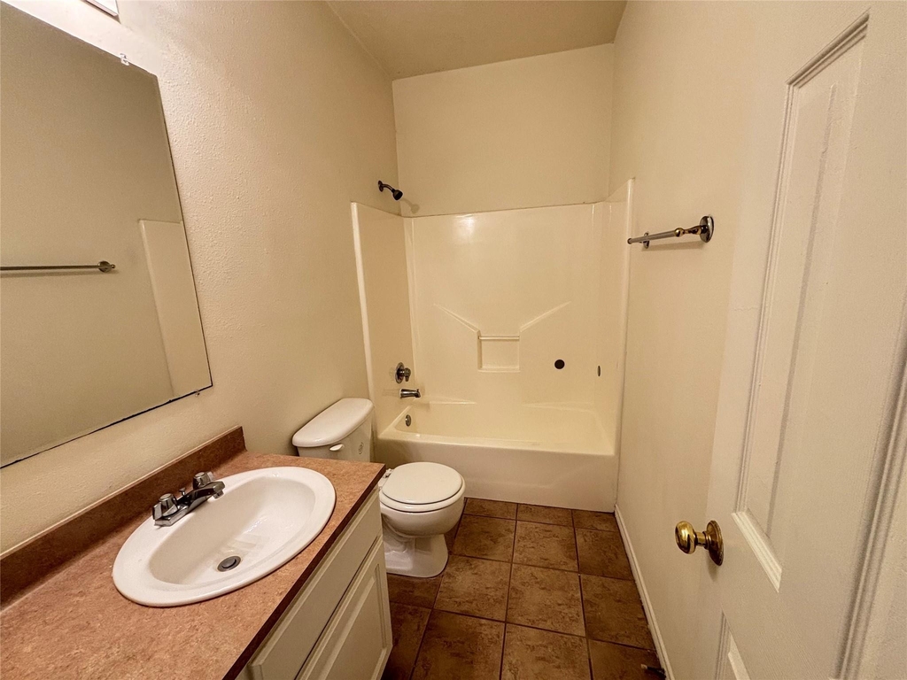 2455 Montgomery Road - Photo 4