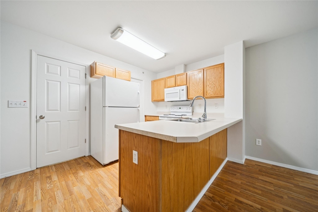 9905 William Jones Circle Unit 2 - Photo 44