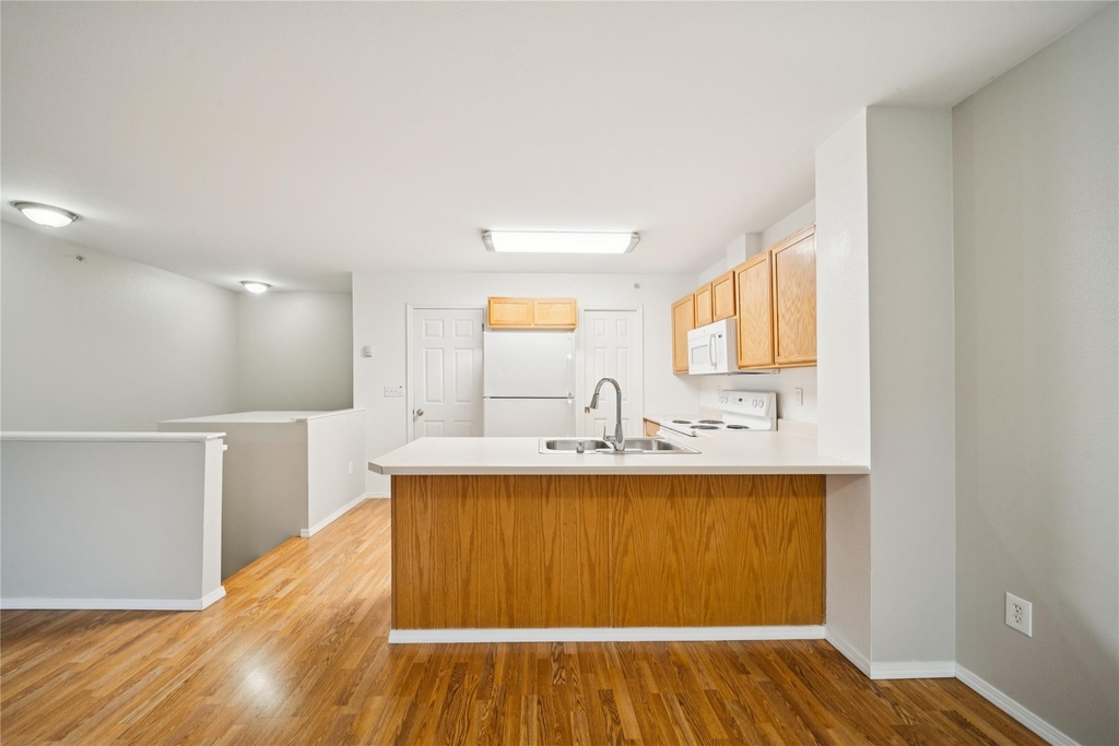 9905 William Jones Circle Unit 2 - Photo 32