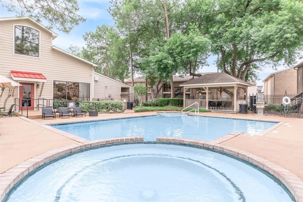 8282 Cambridge Street - Photo 2