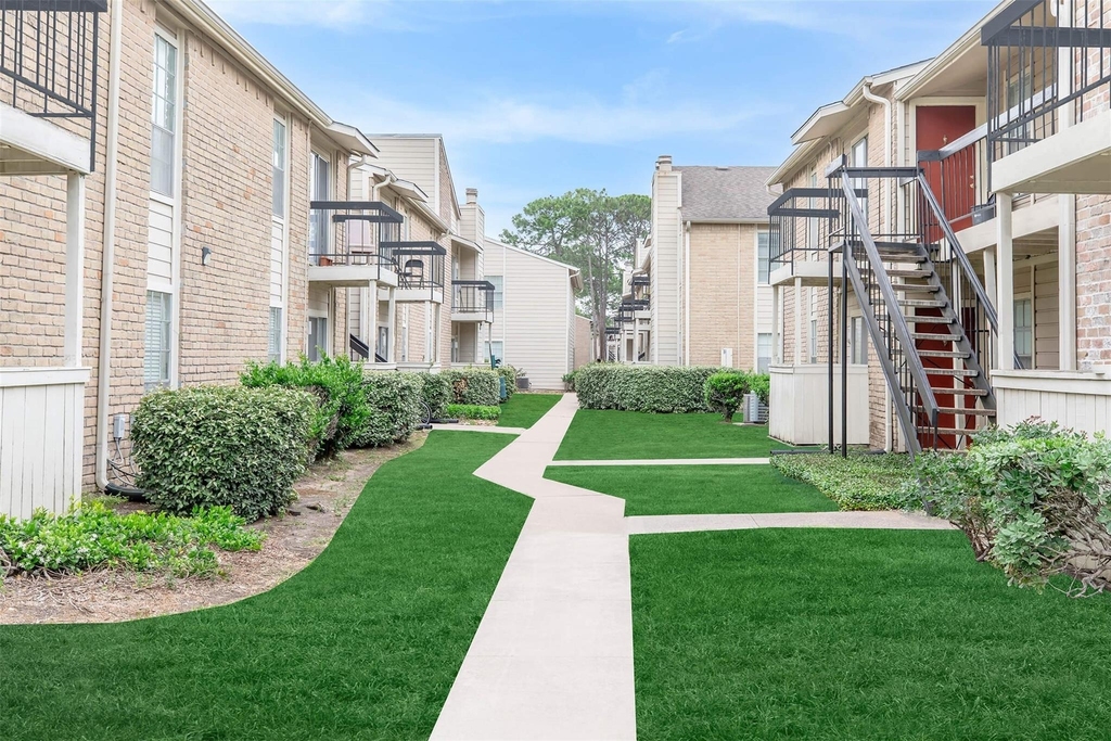 8282 Cambridge Street - Photo 4