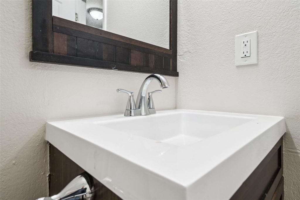 1046 W 26th Ave - Photo 32