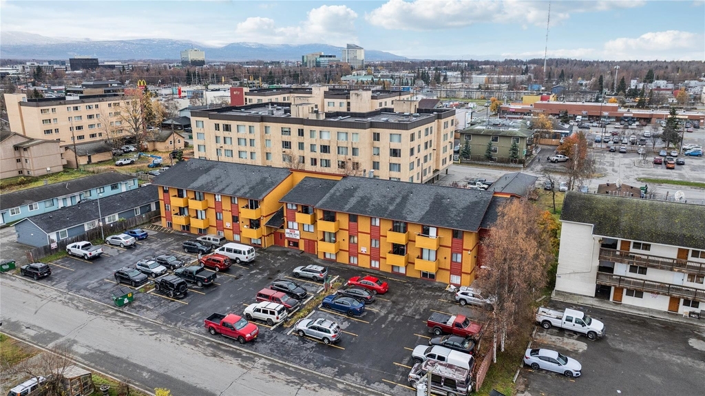 1046 W 26th Ave - Photo 4