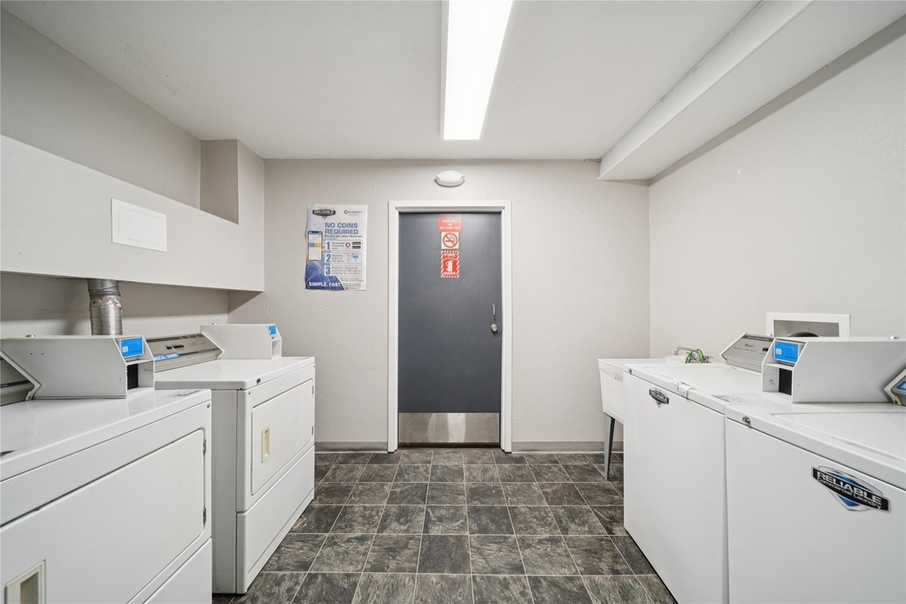 1046 W 26th Ave - Photo 43
