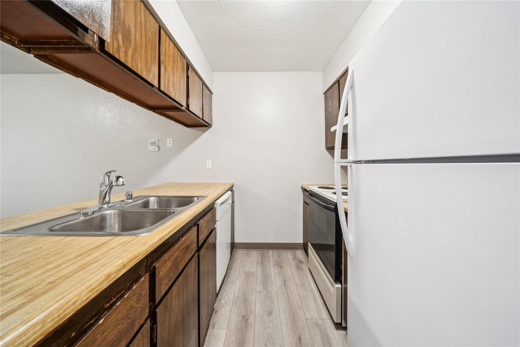 1046 W 26th Ave - Photo 30