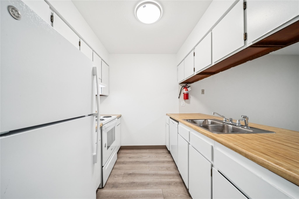 1046 W 26th Ave - Photo 35
