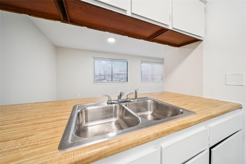 1046 W 26th Ave - Photo 36