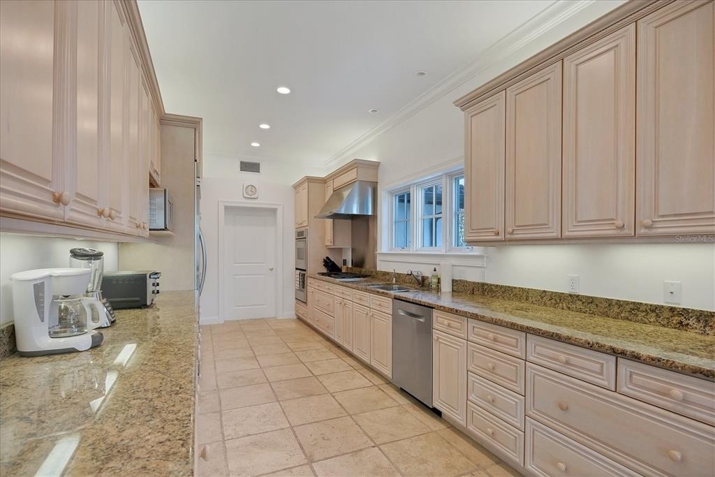 1031 10th Street W - Photo 18