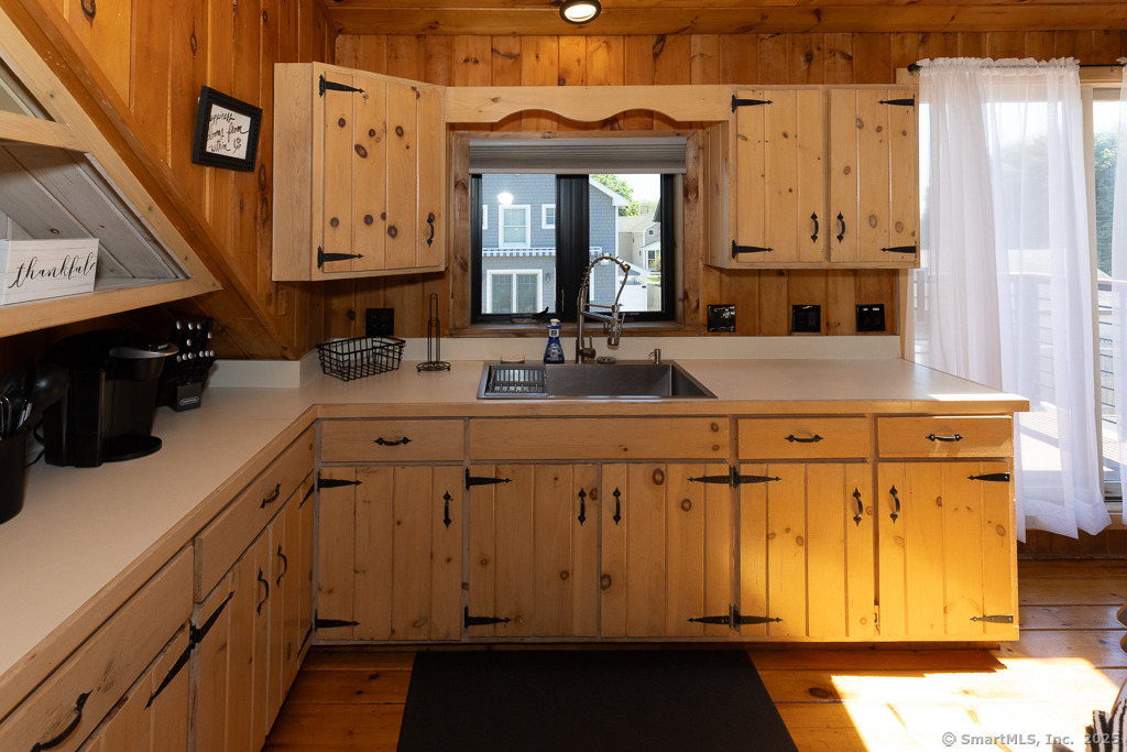 48 Swan Avenue - Photo 8