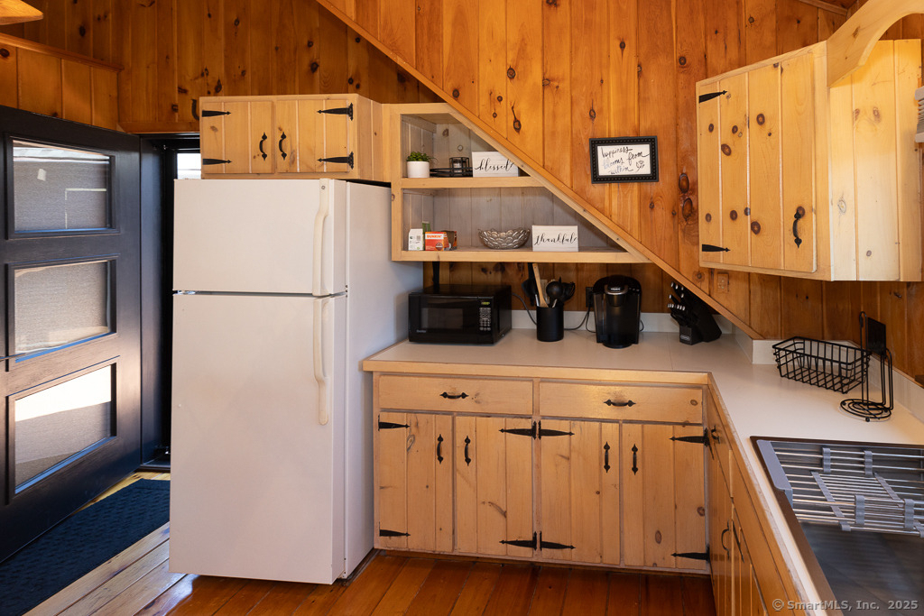 48 Swan Avenue - Photo 9