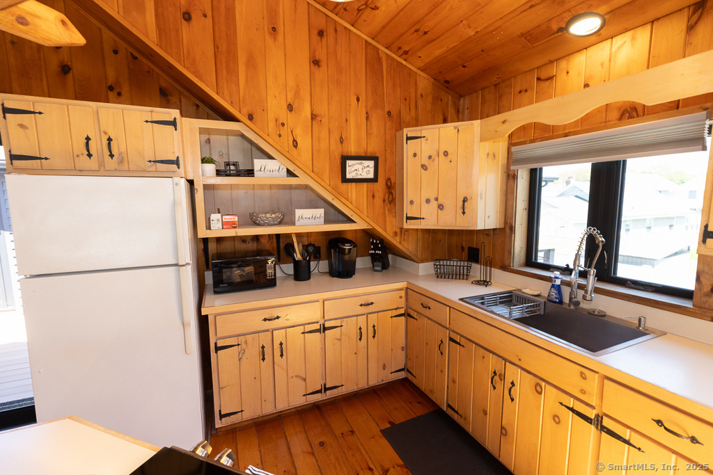 48 Swan Avenue - Photo 10