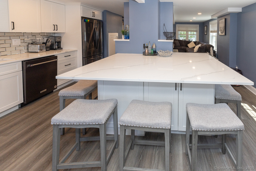55 Swan Avenue - Photo 15