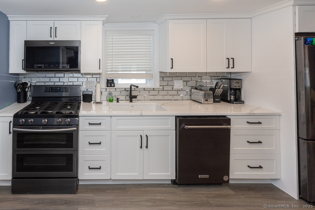 55 Swan Avenue - Photo 12