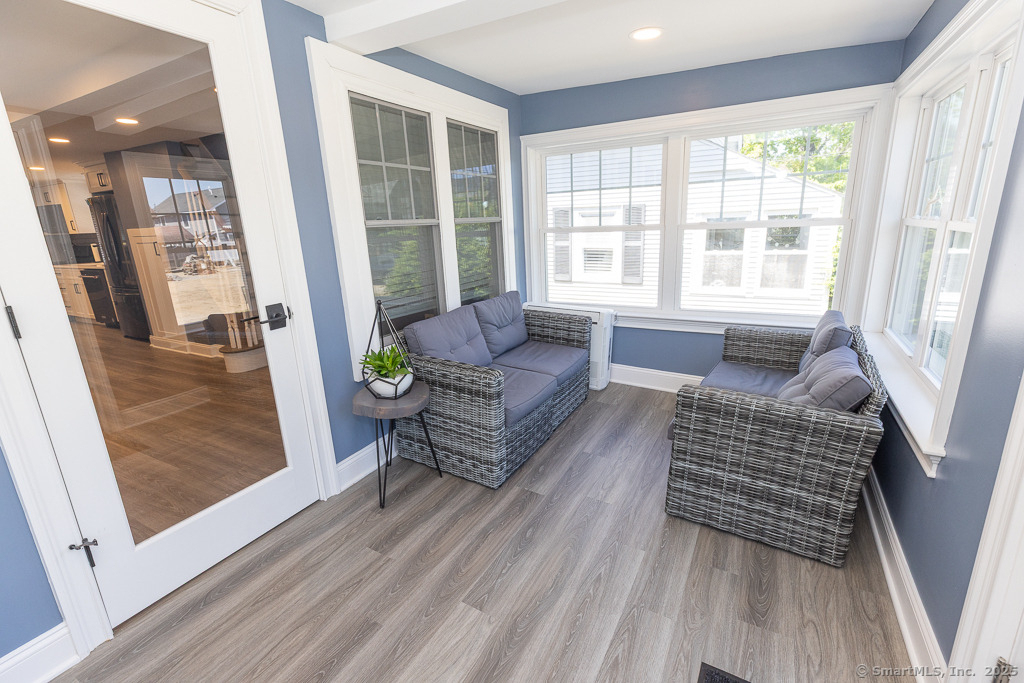 55 Swan Avenue - Photo 4