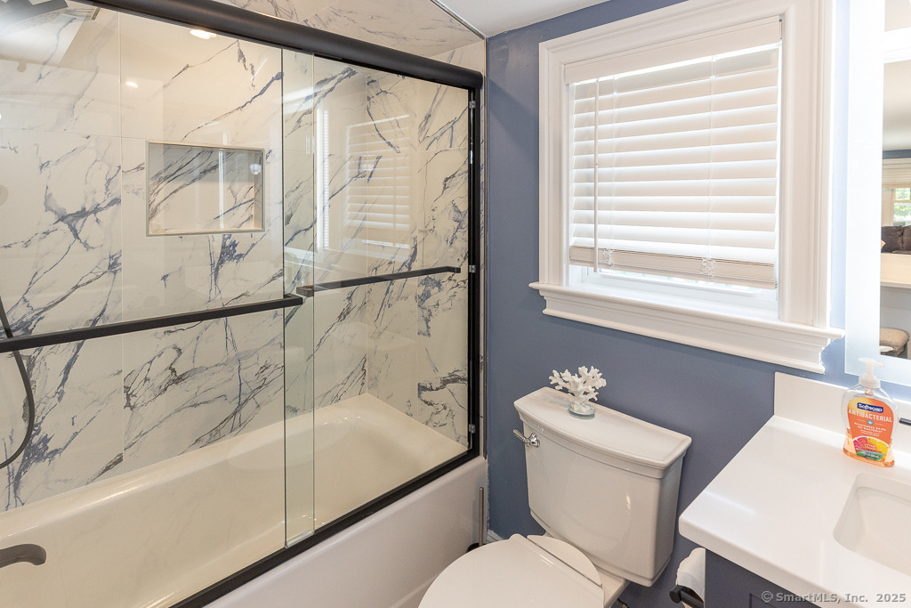 55 Swan Avenue - Photo 14