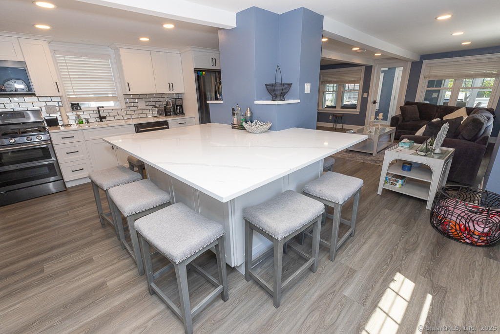 55 Swan Avenue - Photo 9