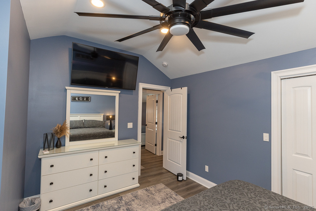 55 Swan Avenue - Photo 21