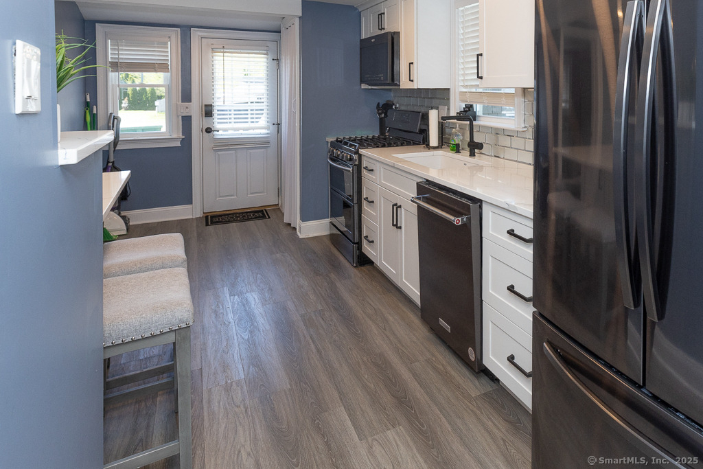 55 Swan Avenue - Photo 16