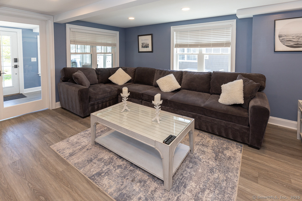 55 Swan Avenue - Photo 8