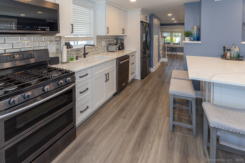55 Swan Avenue - Photo 10