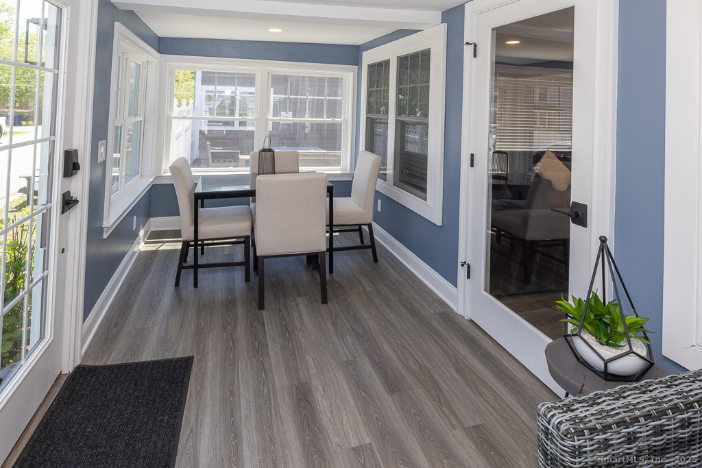 55 Swan Avenue - Photo 2
