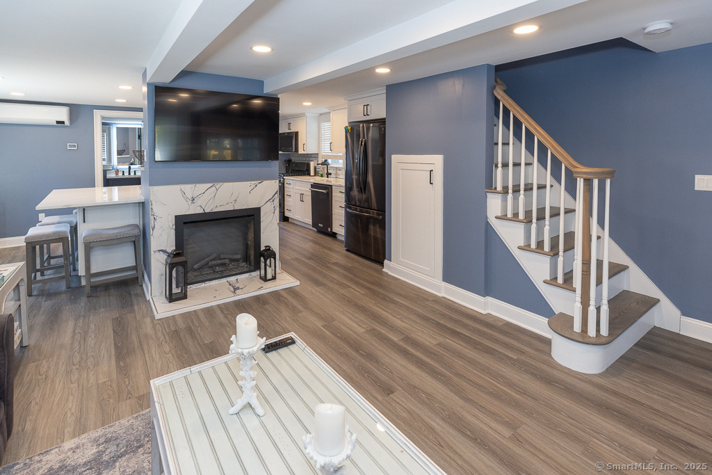 55 Swan Avenue - Photo 5