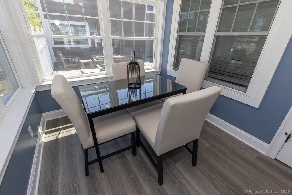 55 Swan Avenue - Photo 3