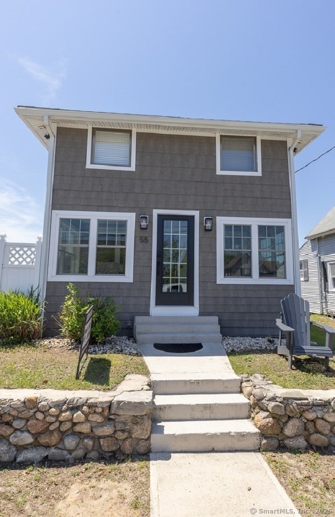 55 Swan Avenue - Photo 1