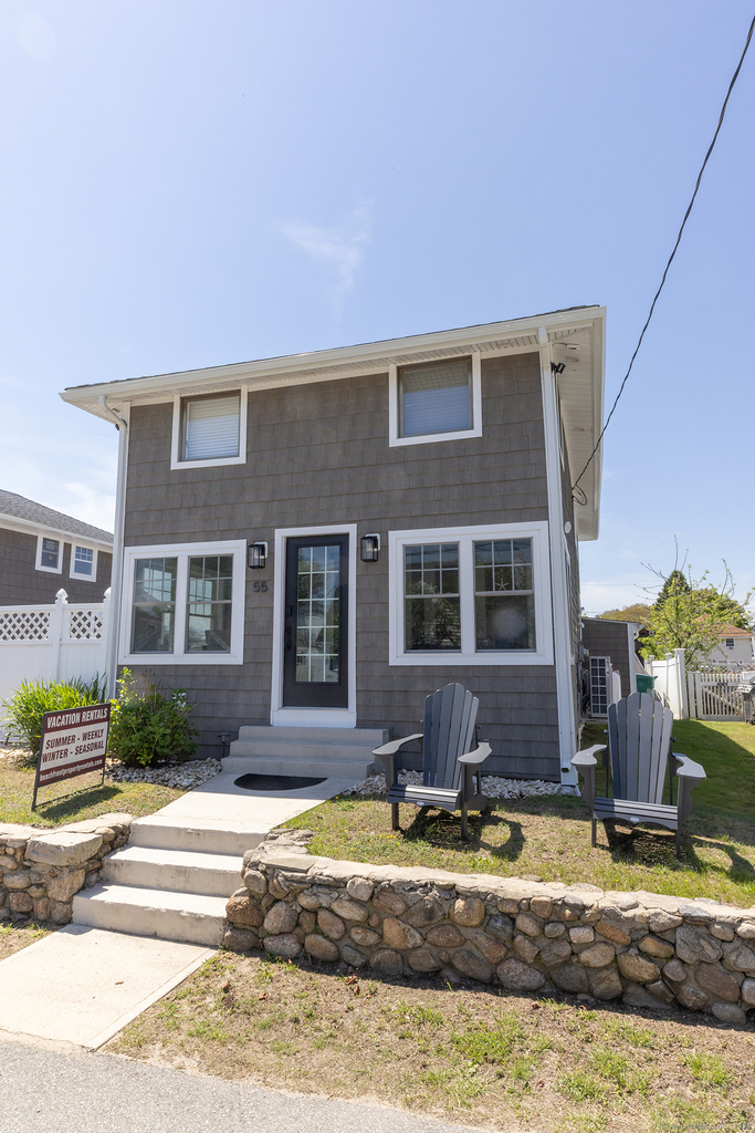 55 Swan Avenue - Photo 0