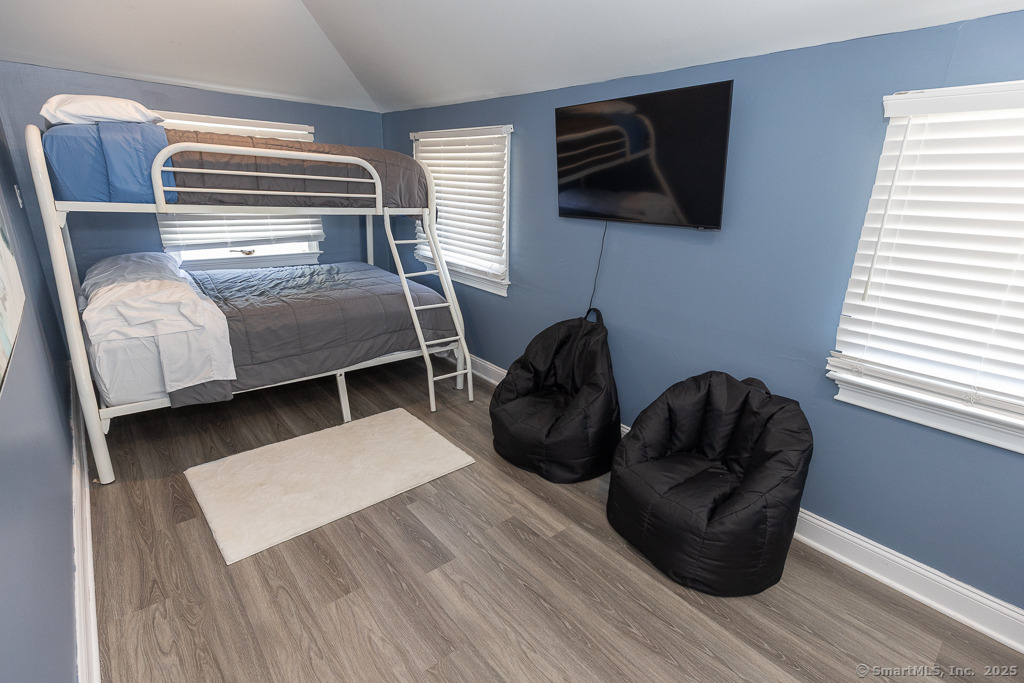 55 Swan Avenue - Photo 26