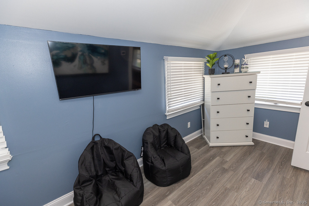 55 Swan Avenue - Photo 28