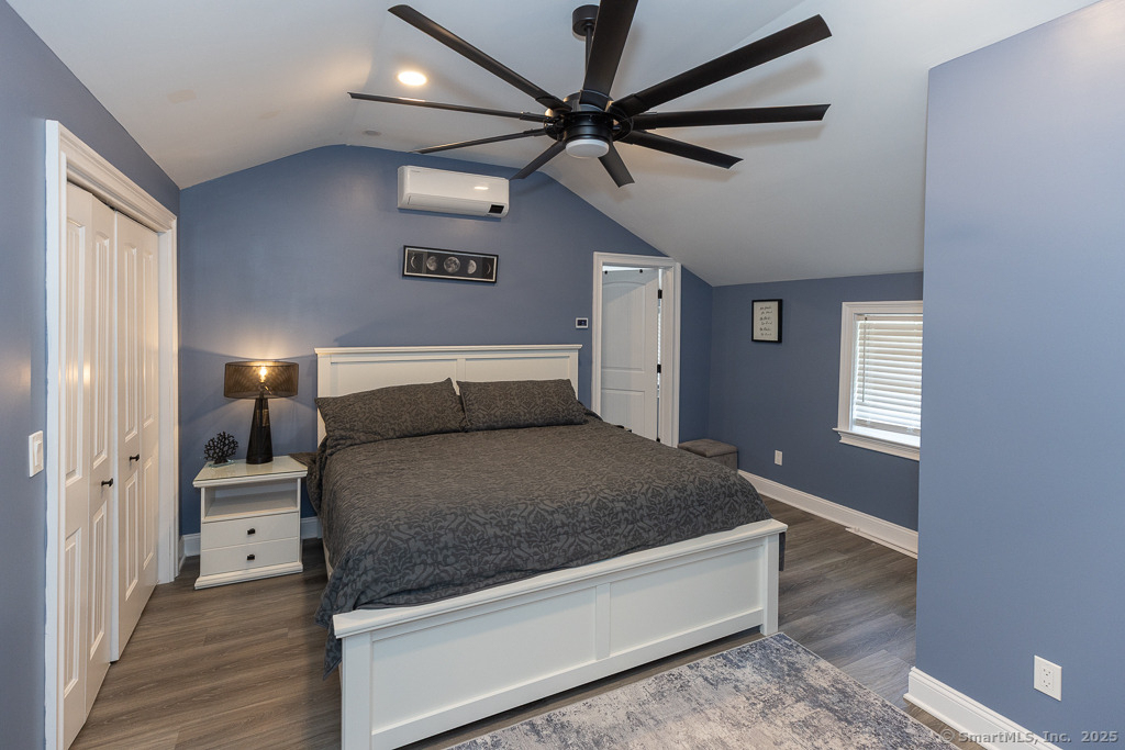 55 Swan Avenue - Photo 24
