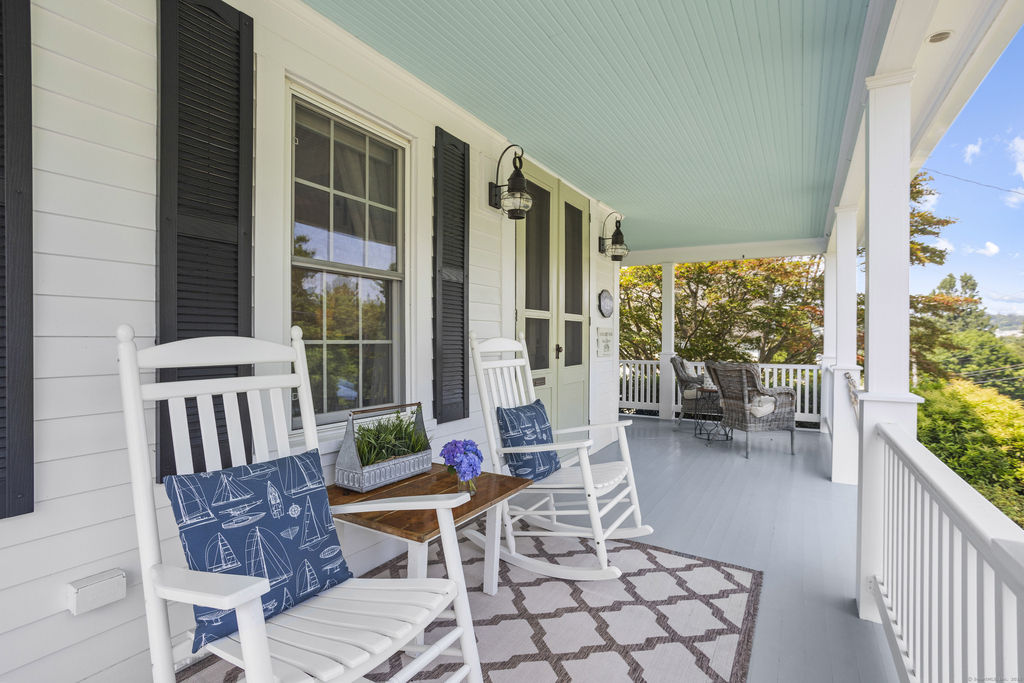 22 School St (mystic) - Photo 4