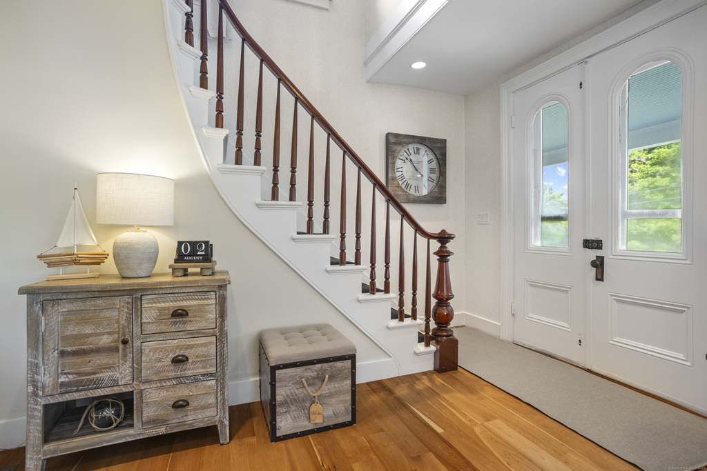 22 School St (mystic) - Photo 8