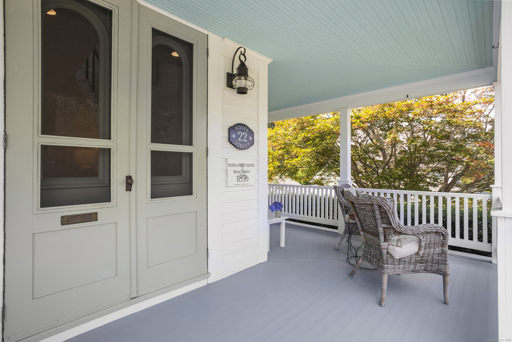 22 School St (mystic) - Photo 2