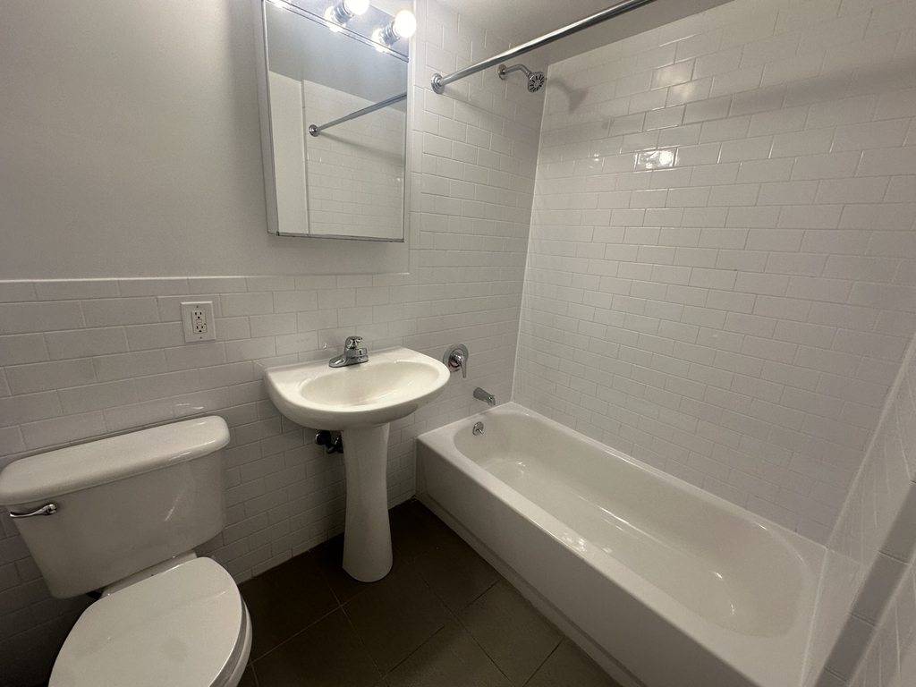 31-72 31st Street - Photo 8