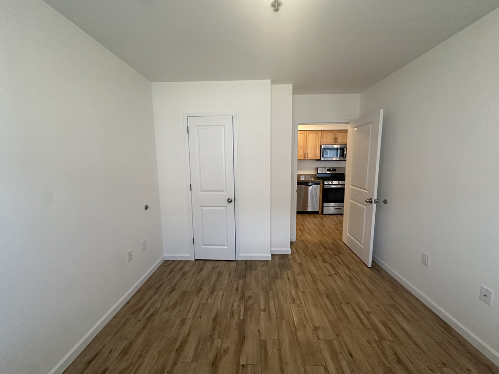 31-72 31st Street - Photo 3
