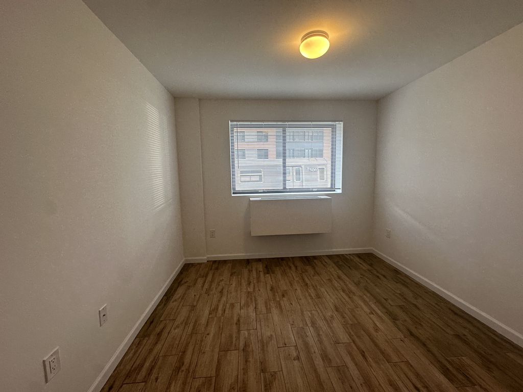 31-72 31st Street - Photo 4